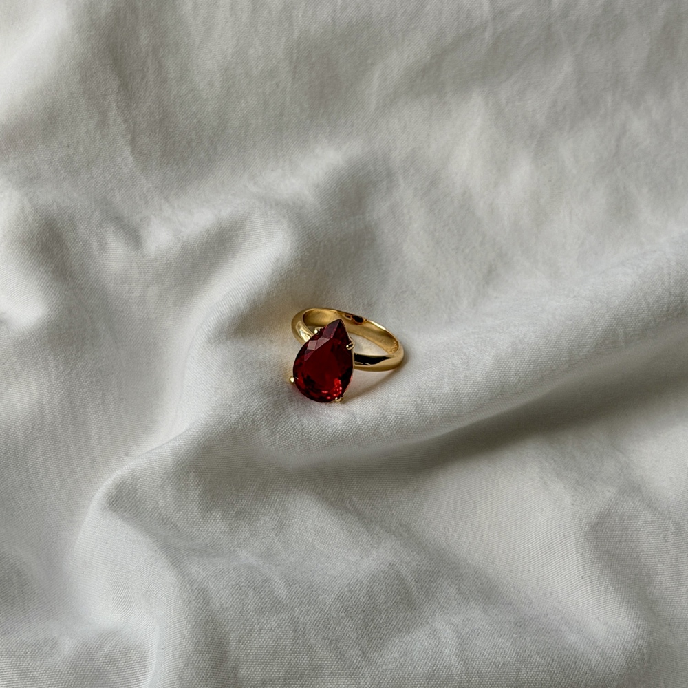 Pear Shape Travel Ring - 18k Gold - Reconstituted Ruby